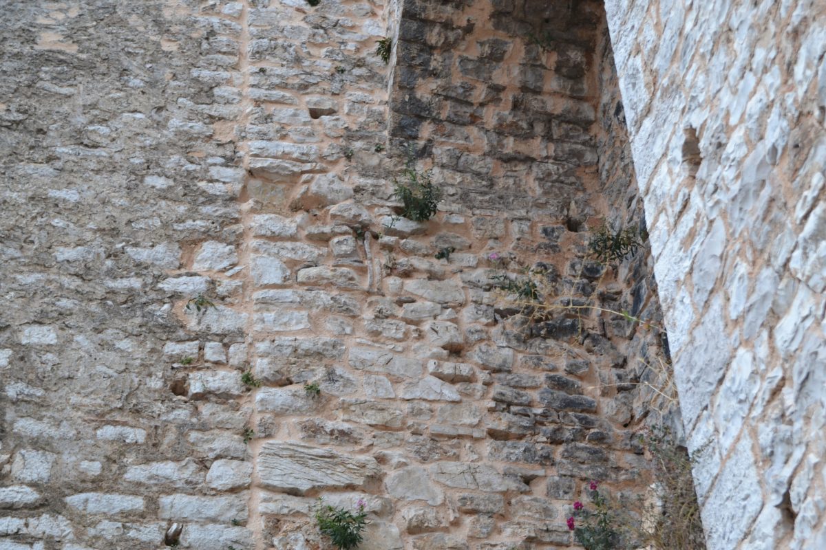 Πλίνθινος σταυρός επί των τειχών – Κάστρο Ιωαννίνων